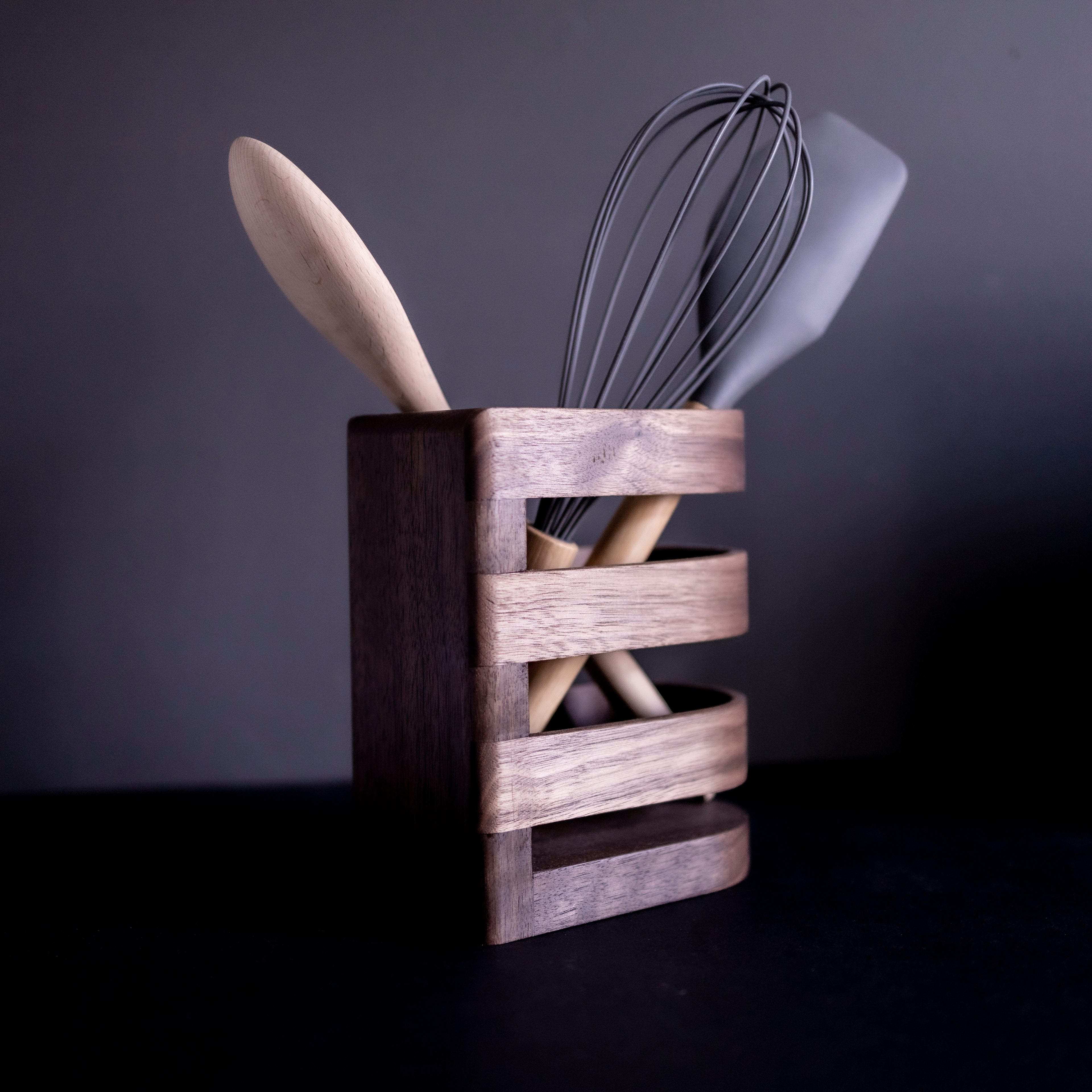 Luxury utensils pot