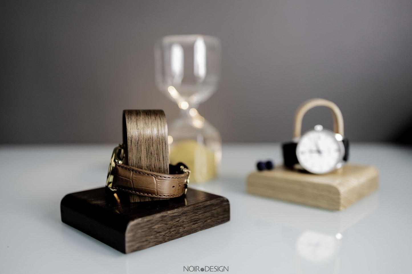 Luxury Oak Single Watch Stand Holder - Watch Display - NOIR.DESIGN