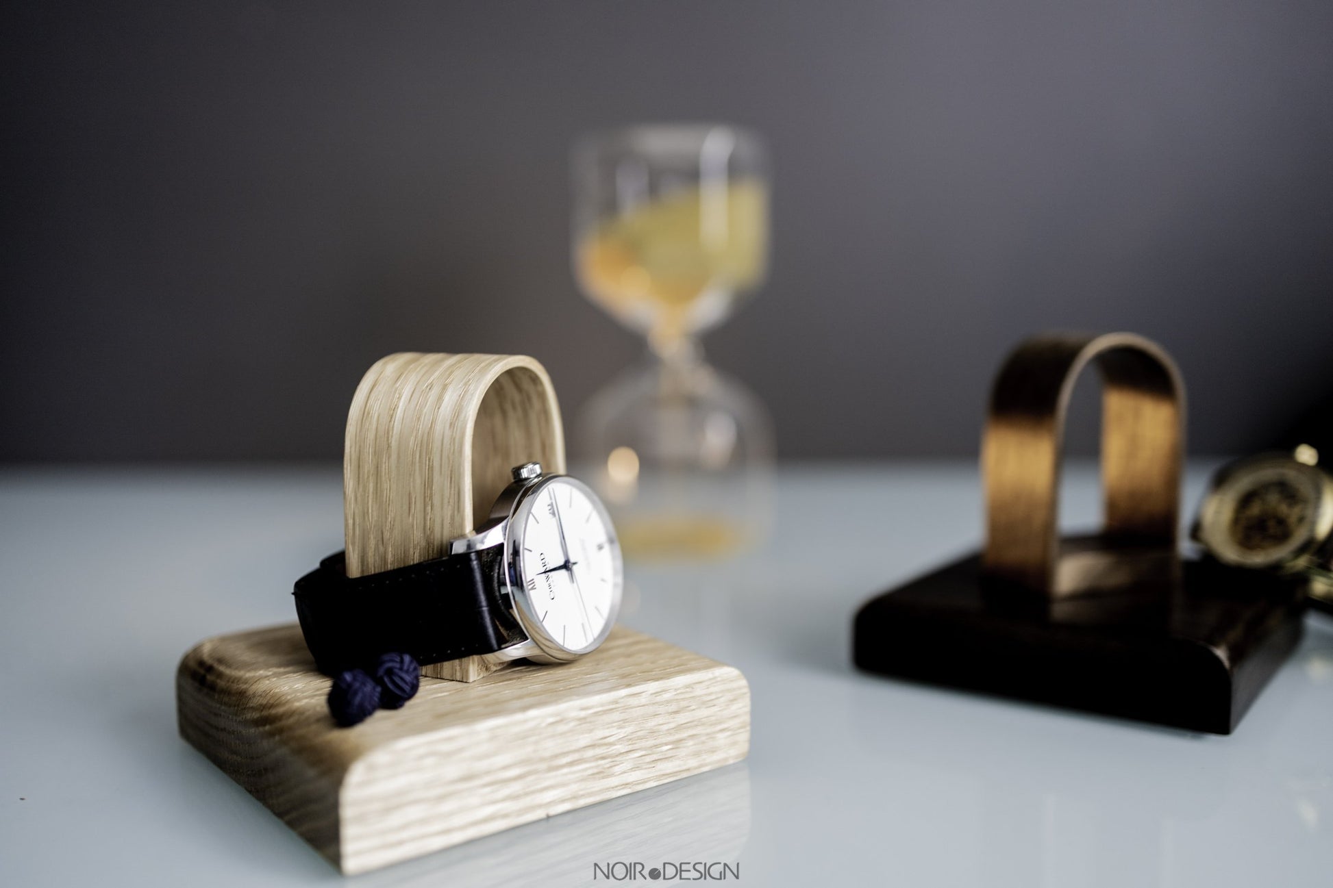 Luxury Walnut Single Watch Stand Holder - Watch Display - NOIR.DESIGN